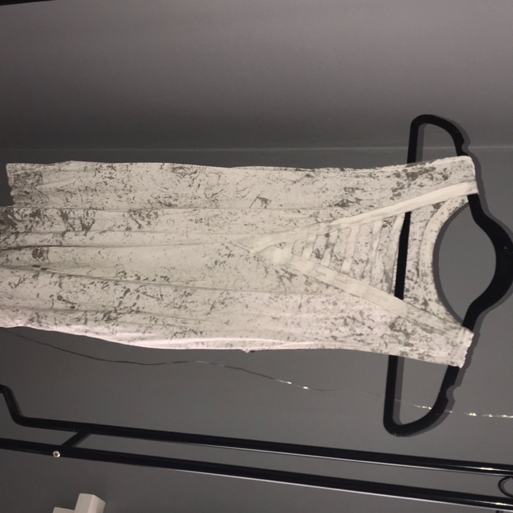 marble print v-neck tank